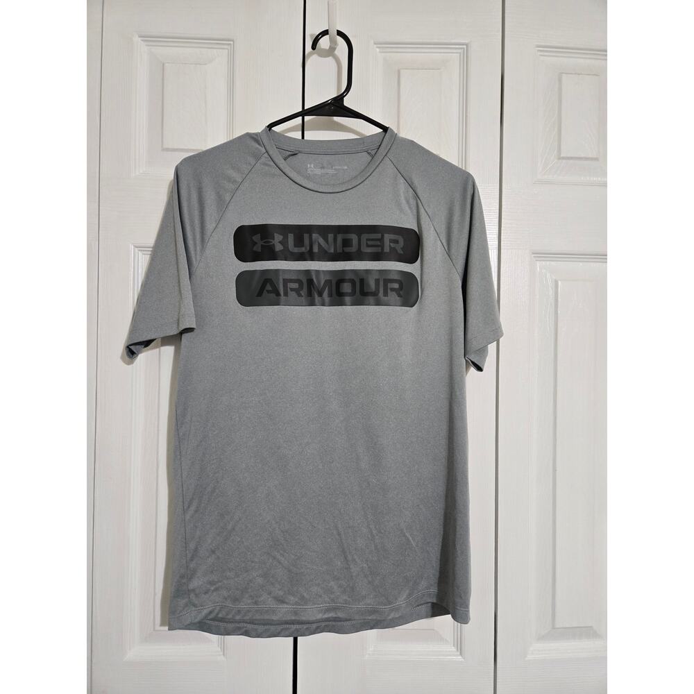 Under armour small men's gray athletic loose fitting tshirt